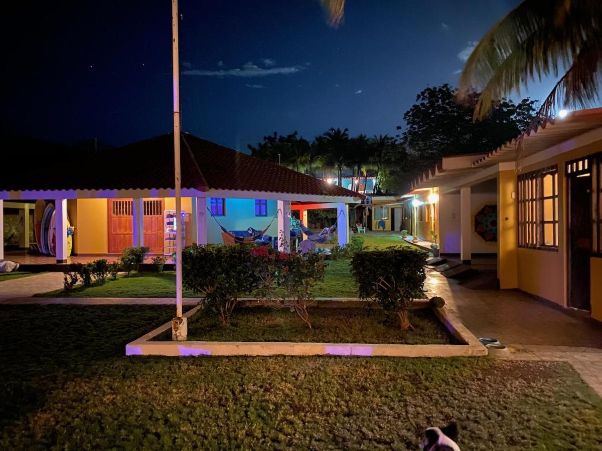 Solid Surf Camp Hostel Nicaragua Transito المظهر الخارجي الصورة