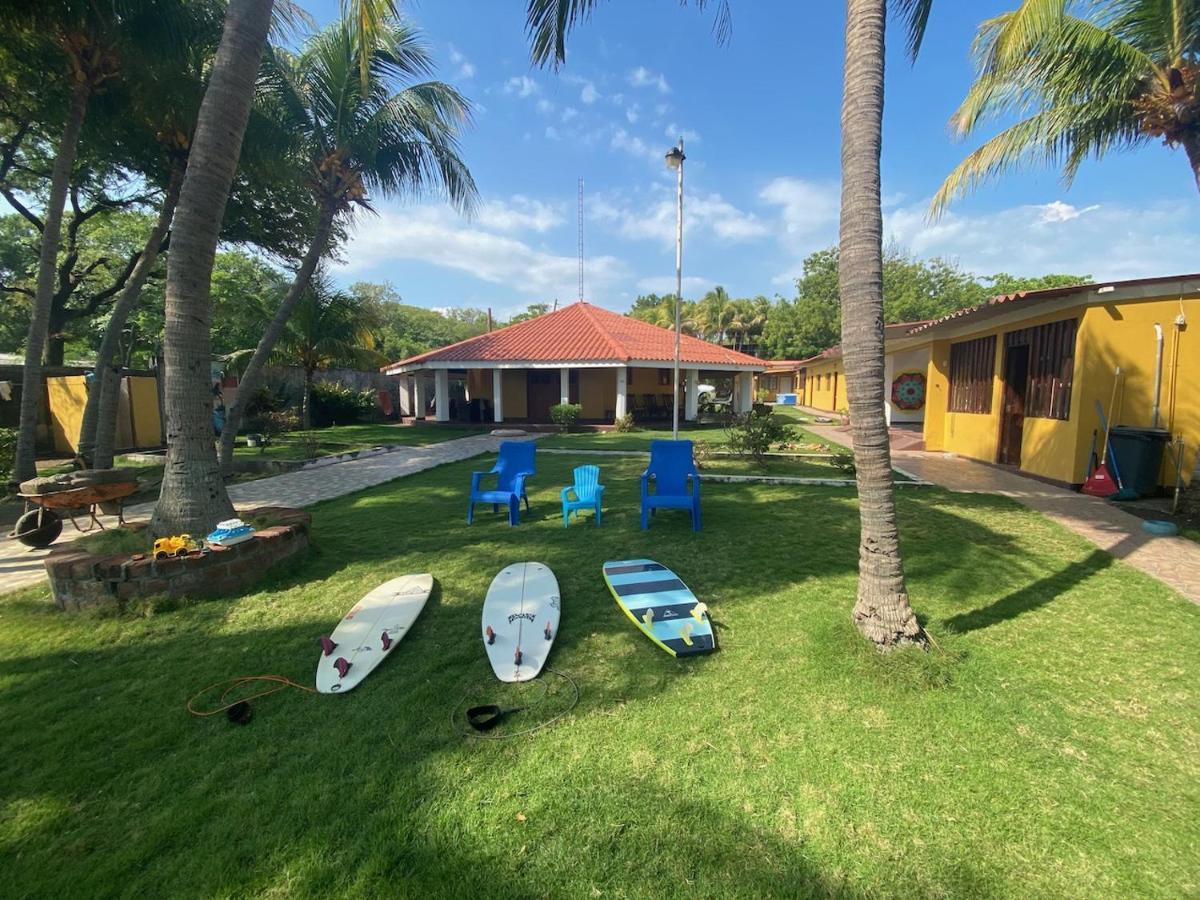 Solid Surf Camp Hostel Nicaragua Transito المظهر الخارجي الصورة